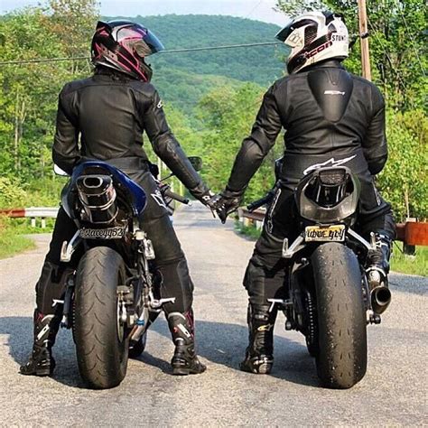 Pin De Nuchhzzxw Ahhzzxw Em Couple Biker Motoqueiros Garotas De Moto Motos Esportivas