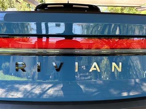 Emblem Blackout Rivian Forum R1t R1s R2 R3 News Specs Models