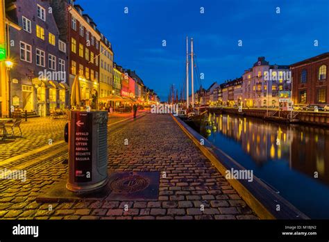 Copenhague Dinamarca 28 De Febrero De 2017 Nyhavn En La Noche Un