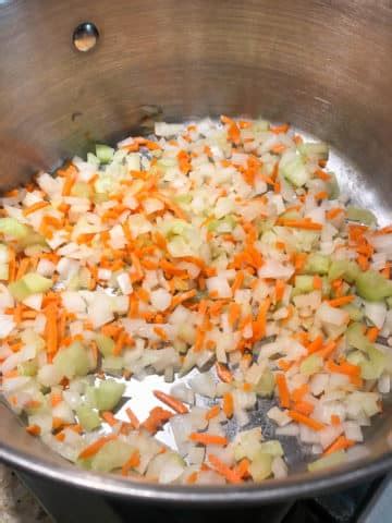 Ingredients ½ cup finely diced carrots ½ cup finely diced celery 1 medium onion finely diced 1 teaspoon olive oil 3 garlic cloves. Copycat Panera Chicken & Wild Rice Soup - Hot Rod's Recipes