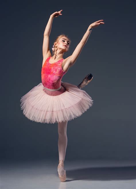 Portrait Of The Ballerina In Ballet Pose Балетные позы Балетный стиль Портрет