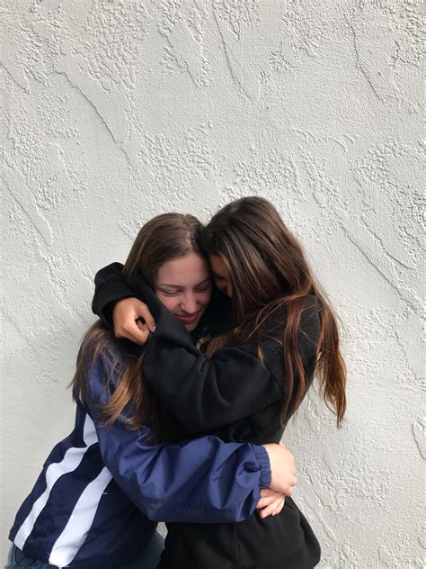 Best Friend Pose Hugging Friends Hugging Friend Poses Best Friend Hug