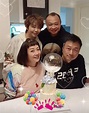 黎耀祥与妻子庆祝结婚25年 两人双手紧握切蛋糕太甜蜜 - 360娱乐，你开心就好