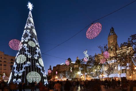 10 Best Places To Celebrate Christmas Around The World Tripoto