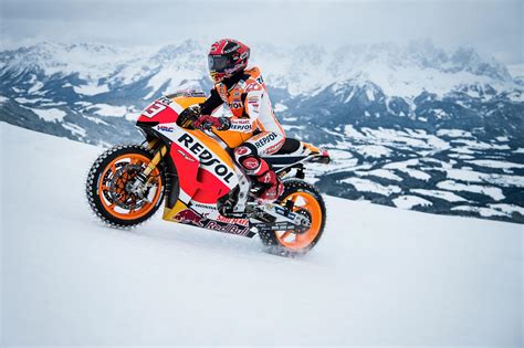 Marc Marquez Fährt Motogp Im Schnee Motorrad Fotos And Motorrad Bilder