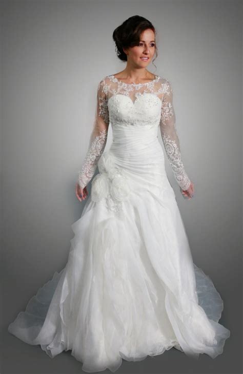 Sweetheart Organza White Wedding Dress With Long Sleeves Detachable