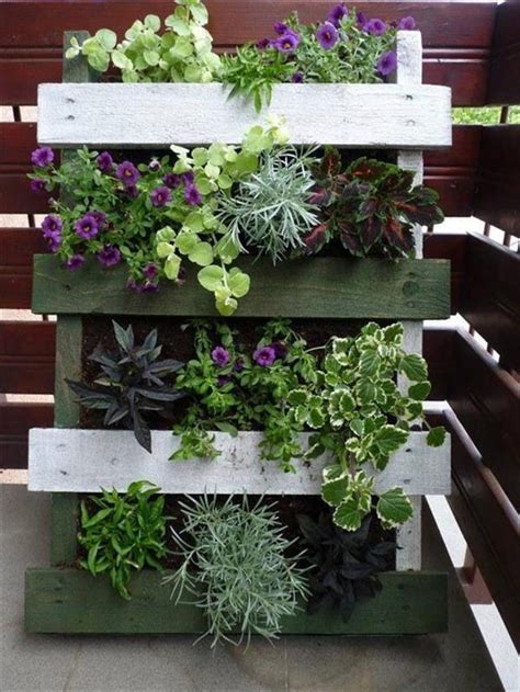 21 Vertical Pallet Garden Ideas For Your Backyard Or Balcony