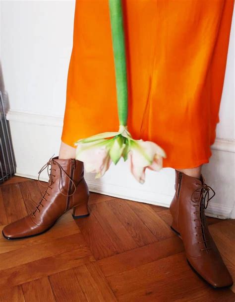 press pause on chelsea boots and try this new trend out for size trending shoes chelsea boots