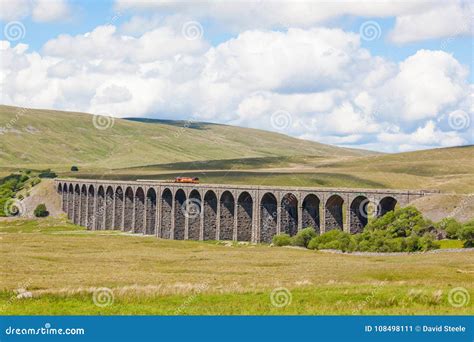 The Ribblehead Viaduct Stock Image Image Of Batty Landscape 108498111