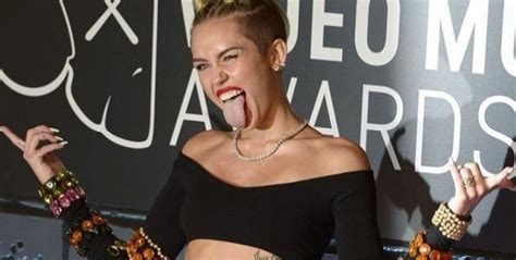 Imperdible Miley Cyrus Impacta A Sus Fans Con Su Nuevo Look Tienes