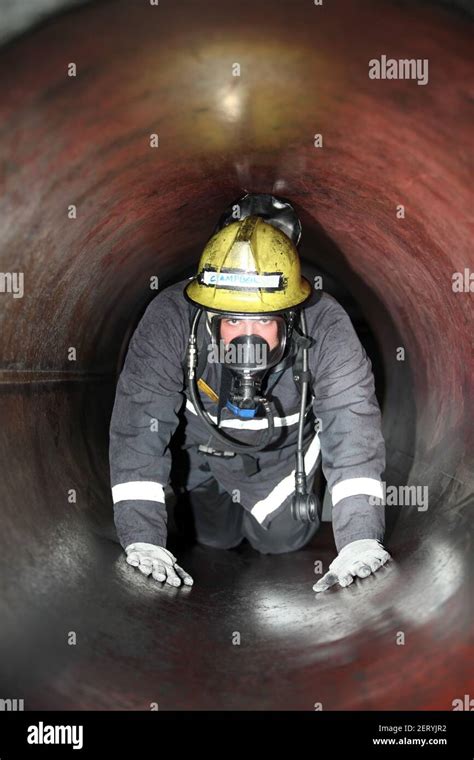 Confined Space Entry Hi Res Stock Photography And Images Alamy