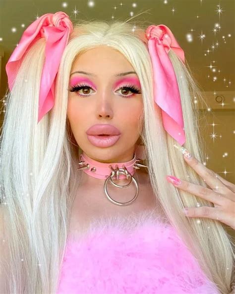 Bratz Doll Wannabe Shows What She Looked Like Before Plastic Surgery