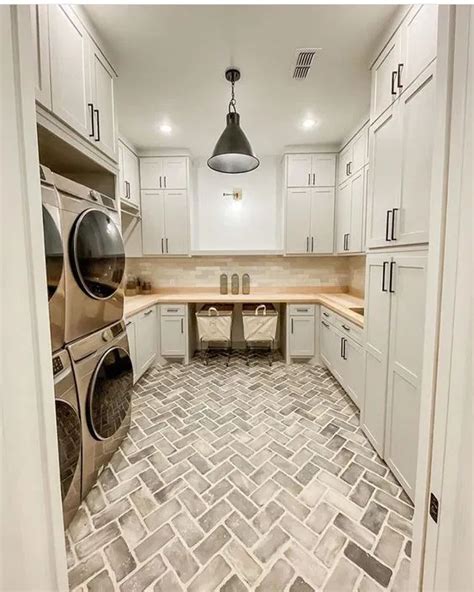 22 Gorgeous Tile Ideas For Modern Farmhouse And Cottage Laundry Rooms