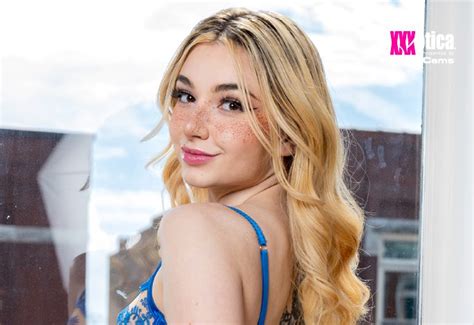 Exxxotica Expo On Twitter New Exxxotica Blog Demi Hawks To Appear