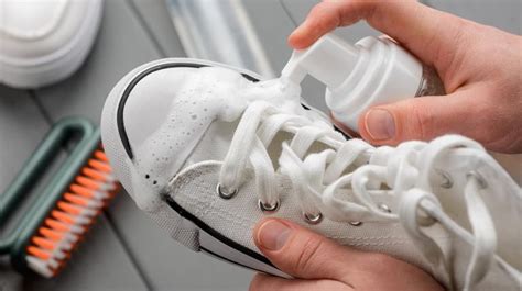 Cara Mencuci Dan Membersihkan Sepatu Yang Kotor Agar Terlihat Bersih