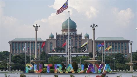 Presiden joko widodo bertemu perdana menteri malaysia najib razak di istana merdeka, jakarta, senin (20/10/2014) petang. Mantan Perdana Menteri Malaysia Ini Terancam Bangkrut