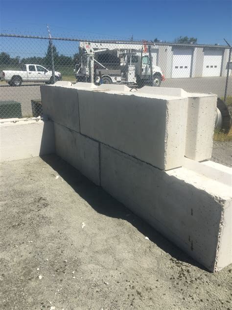 Big Block Retaining Wall Belluz Concrete And Rentals