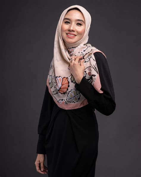 Warna Jilbab Untuk Baju Hitam Homecare