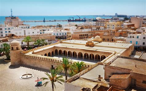 Courtyard Of The Great Mosque In Sousse Tunisia 2560 × 1600 Wallpaper
