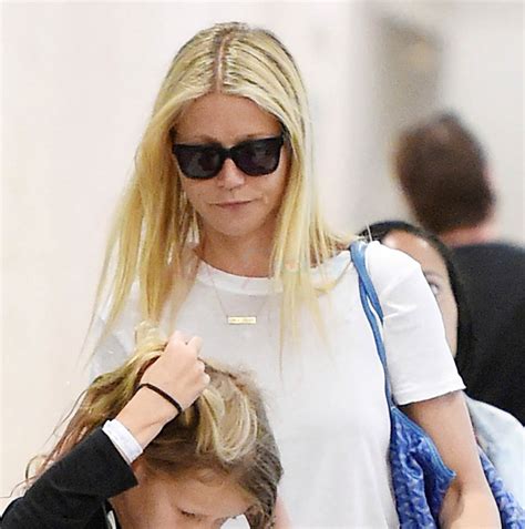 Gwyneth Paltrow Arrives In New York With Her Kids And Monogrammed Bags