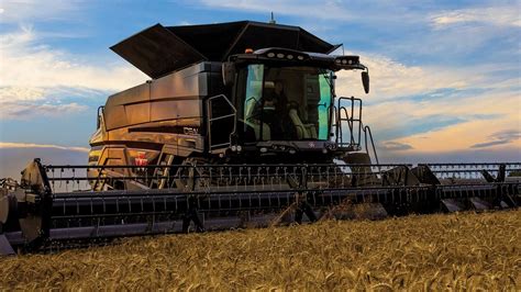 Agriculture And Farming Equipment 10 Of The Best Combine Harvesters On