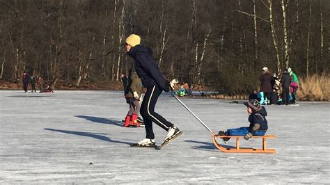 Maak met de gids van staatsbosbeheer een wandeling door het leersumse veld en ontdek het militaire verleden van dit gebied, uit de tijd van tweede wereldoorlog. KNSB: ook vandaag niet schaatsen op natuurijs | NOS