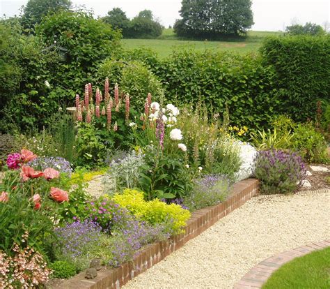 Stunning Country Cottage Gardens Ideas 29 - DecoRelated
