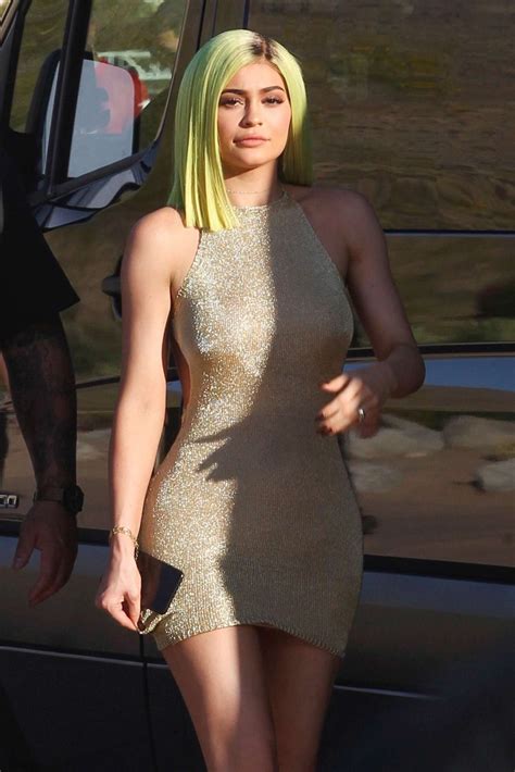 kylie jenner debuts neon hair at the 2017 coachella music festival in indio