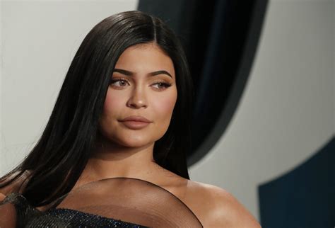 Kylie Jenner Says ‘brown Skinned Girl Caption Was Photoshopped The Source