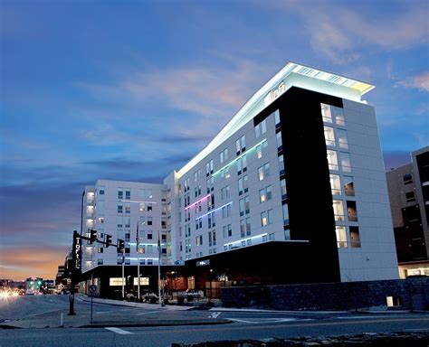 Newport on the Levee Aloft Hotel - Humphreys & Partners Architects, L.P.