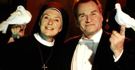 Hier dreht sich alles um die dauerfehde zwischen oberbürgermeister wolfgang wöller (fritz wepper) und der nonne schwester lotte (jutta speidel) aus dem örtlichen kloster. Racheengel - Um Himmels Willen - ARD | Das Erste