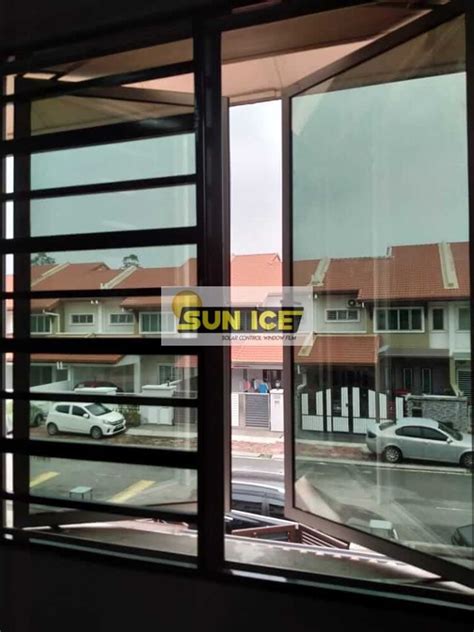Cermin terinspirasi rumah ini diperbuat daripada tingkap lama. TINTED TINGKAP CERMIN RUMAH Jalan Bayu Impian, Kota ...