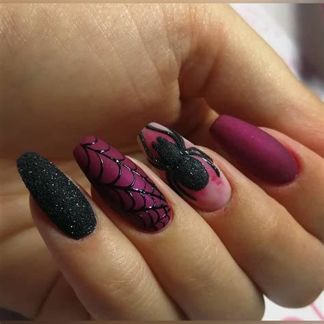 Some scary and sweet nail inspo for Halloween Manicura de uñas Diseños de uñas de calavera