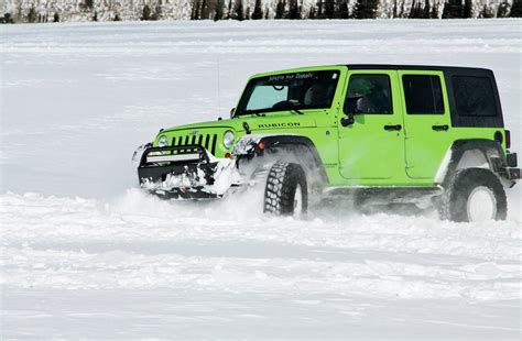 Jeep Snow Dune Wheeling