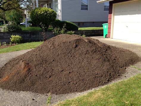 A Yard Of Dirt How Much Topsoil Do I Need What Does A