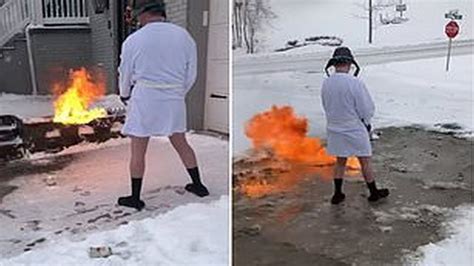 Man Uses Flamethrower To Clear Snow From Driveway In Kentucky Youtube