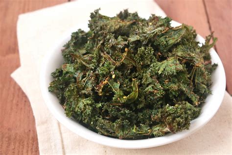 What do i do with said vegetable? Za'atar Spiced Air-Fried Kale Chips | One Arab Vegan