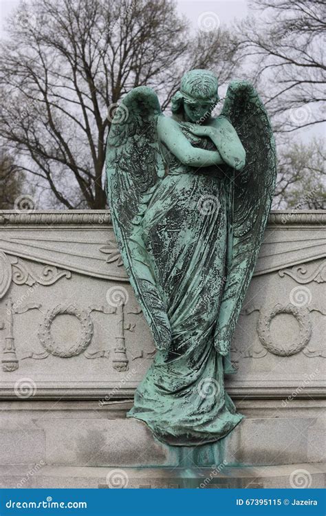 Statue Of A Weeping Woman In A Cemetery Stock Image