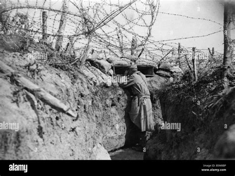 2 G55 F1 1916 10 Trench With Barbed Wire World War I History World