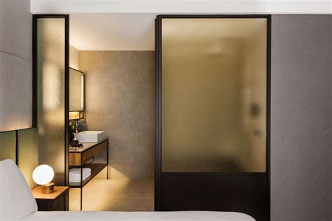 Consider Similar Style Of Partition For Ensuite Level 2 The Warehouse Hotel Hotel Room Design