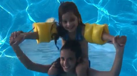 Na piscina minha irmã YouTube