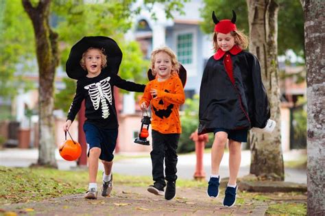 Halloween Trick Or Treating Guide And Etiquette Lovetoknow