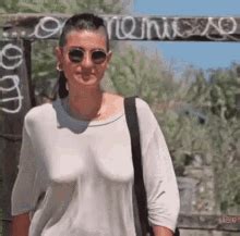 Braless Nobra Gif Braless Nobra Gifs Entdecken Und Teilen