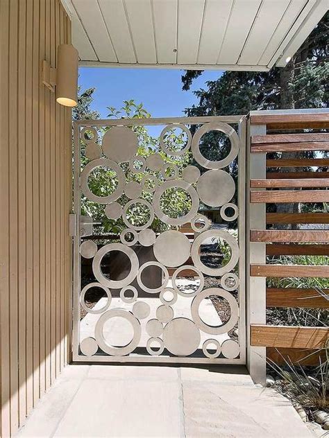 Exposed to irish weather, metal gates are prone to rusting and need to be cared for. Metal garden gates - wrought iron garden gates or modern designs? | Deavita