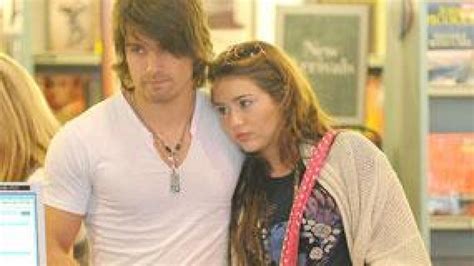 Miley Cyrus : jalouse de Scarlett Johansson ! | Premiere.fr