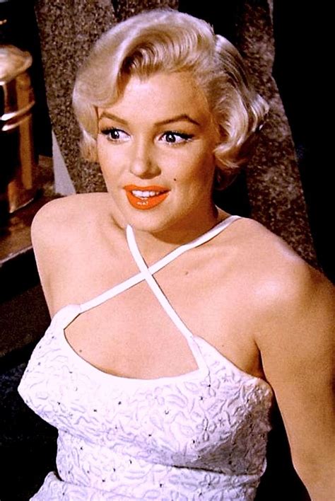 marilyn monroe on the set of the seven year itch 1954 marilyn monroe photos marilyn monroe