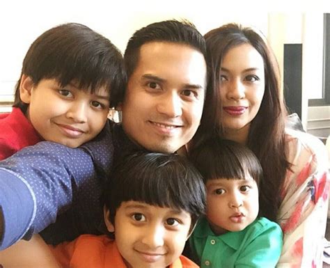 She has four children, three daughters and a son. Nur Diana Sm Nasimuddin Cerai