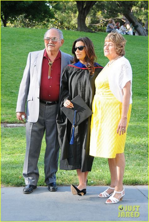 Eva Longoria Graduates With A Master S Degree From Csu Photo Eva Longoria Pictures