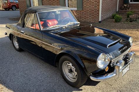 Autograf 1968 Datsun 2000 Roadster