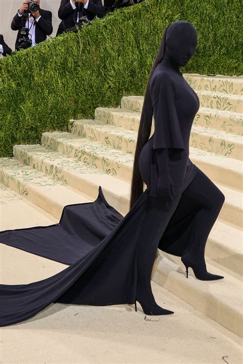 Kim Kardashian llevó a la Met Gala un look diseñado por Kanye West Vogue